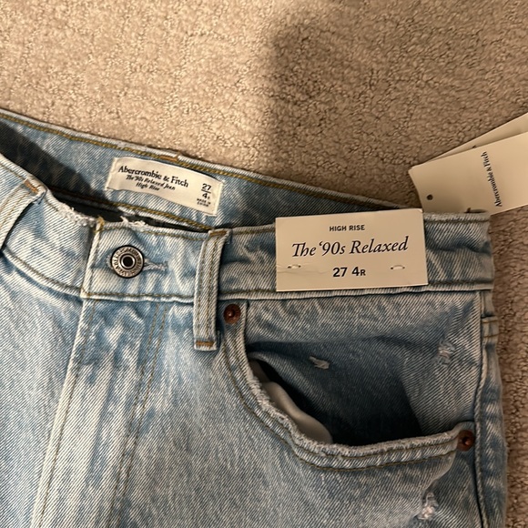 A&F the 90s high rise relaxed jean , size 27 (size 4 regular). NOT NWT - Picture 13 of 15